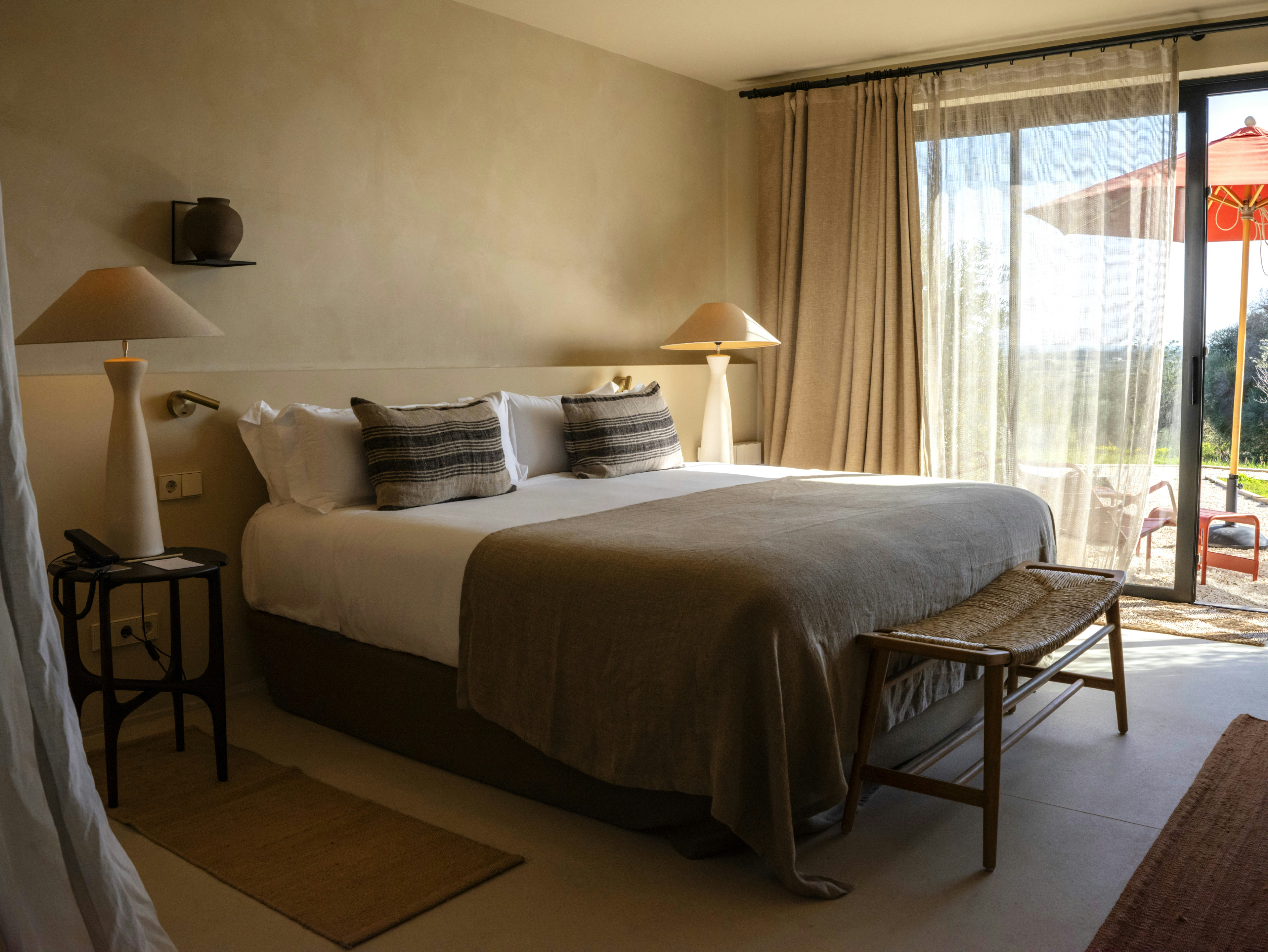 DELUXE, SUITE