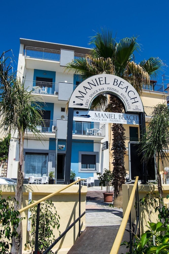 Maniel Beach Hotel 1/43
