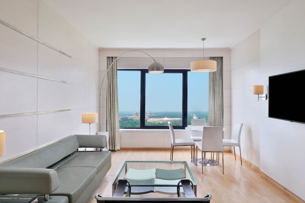 Le Meridien New Delhi 35/50