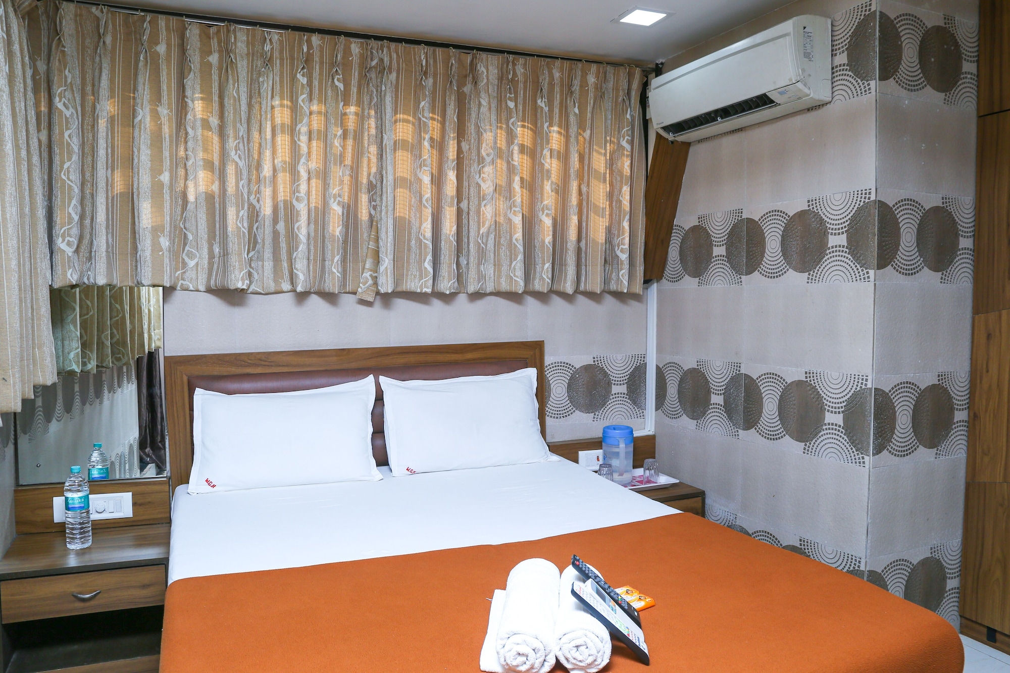 DELUXE, PRIVATE BATHROOM