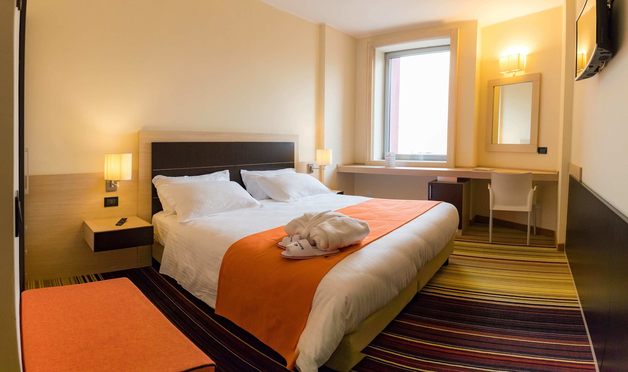 1 Bedroom, Tower, Superior, Double or Twin Bed, City View