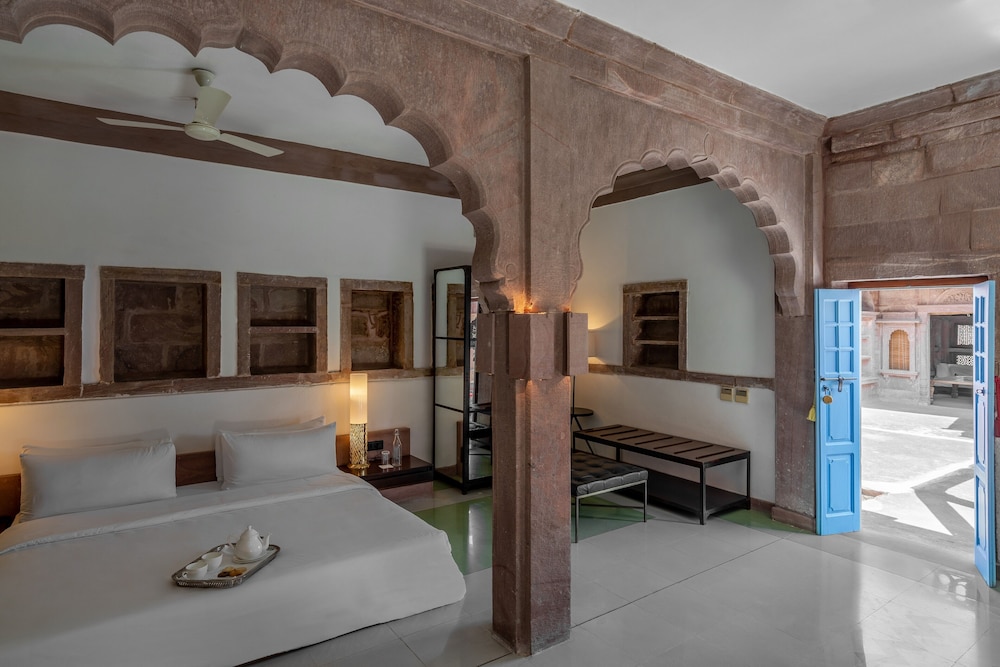 HERITAGE, SUITE