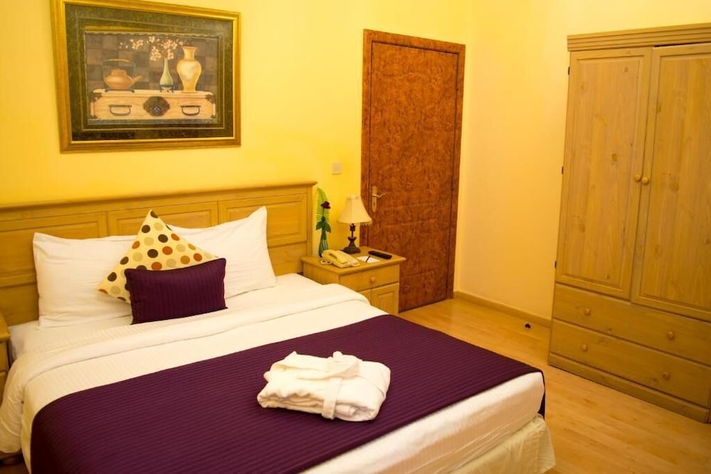 LE ROYAL Express Sharq Hotel 7/25