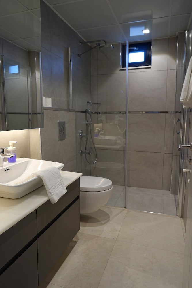 Mene Suites 31/33