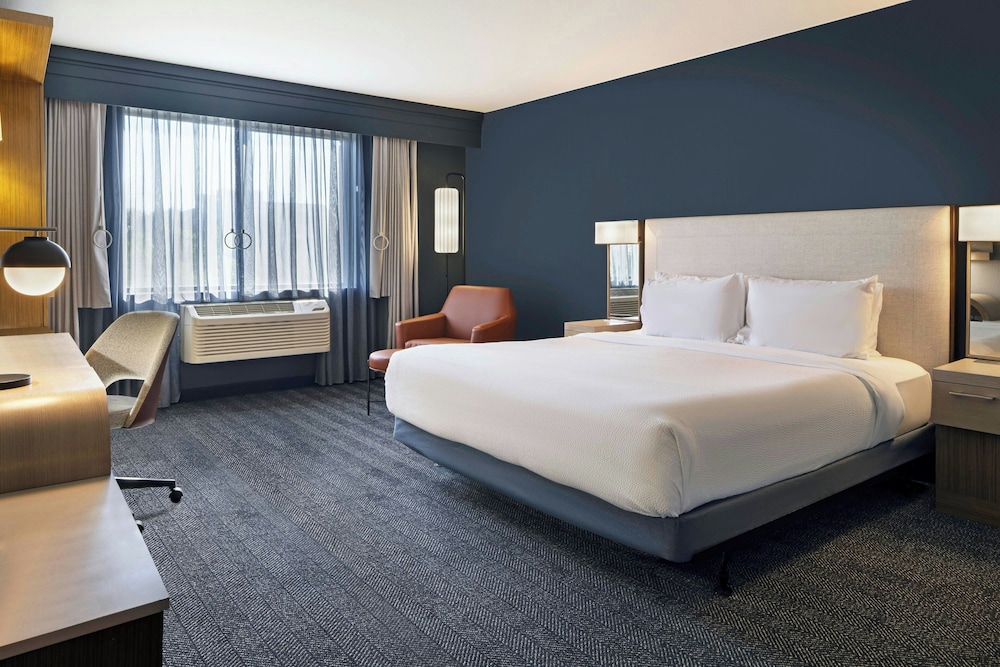 Room at COURTYARD BY MARRIOTT SACRAMENTO MIDTOWN, SACRAMENTO - CA