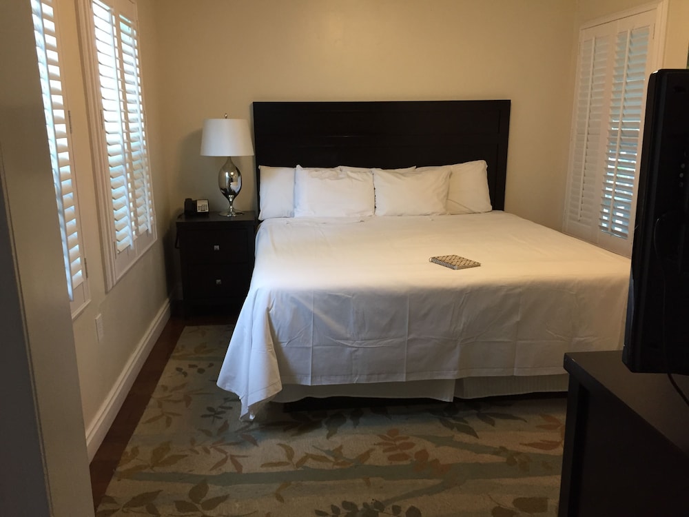 Beach Bungalow Inn and Suites 26/67