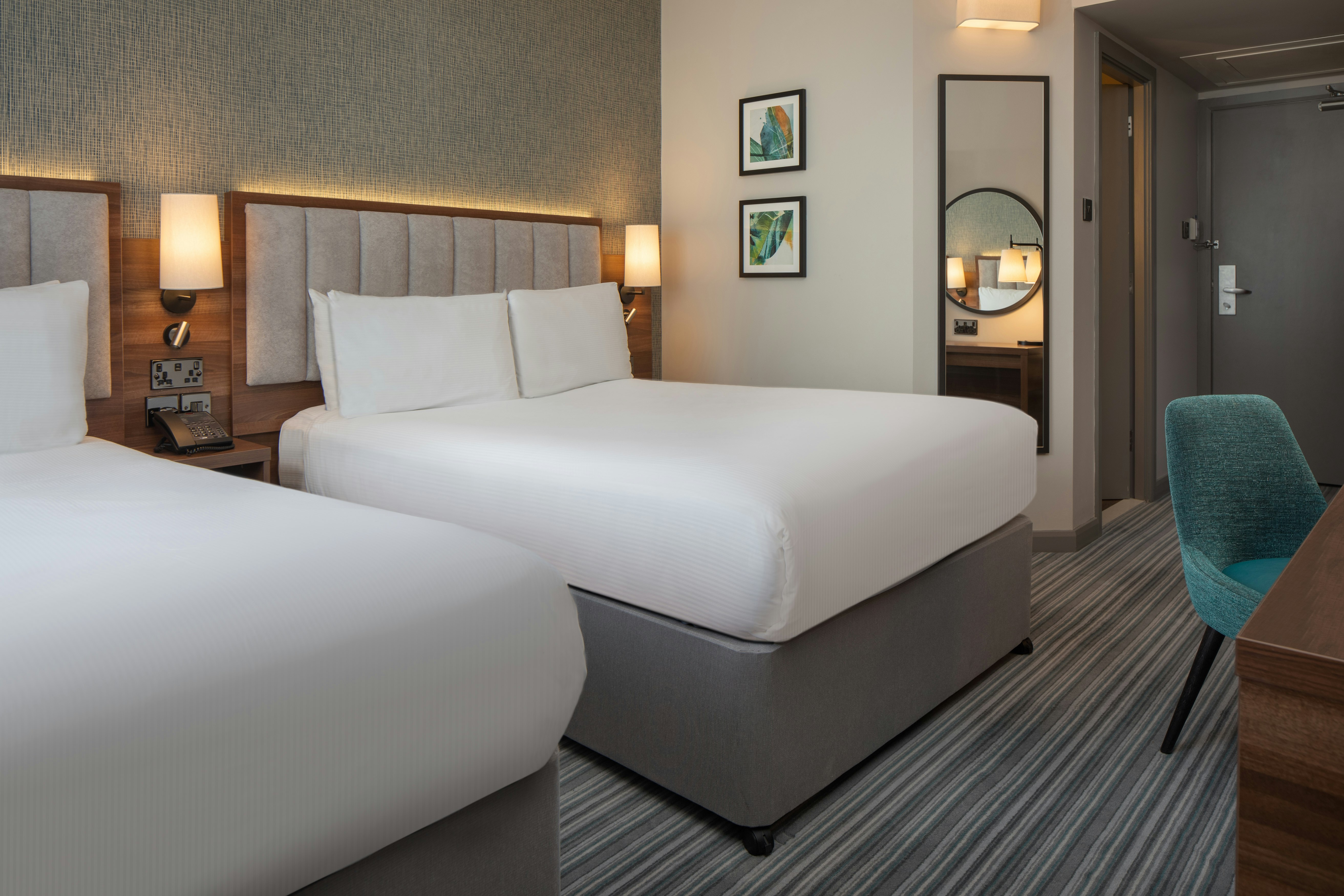 ROOM, DOUBLE BED