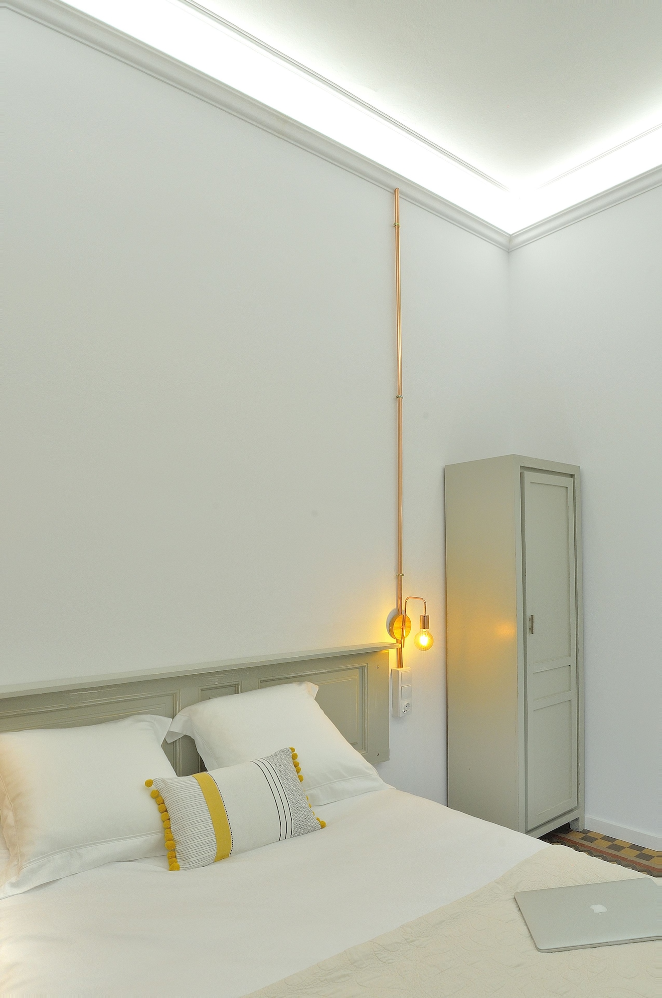 ECONOMY, SHARED BATHROOM