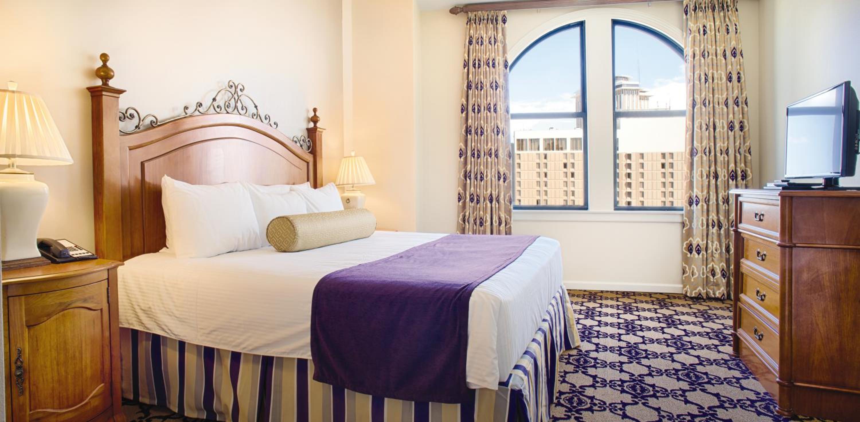 2 BEDROOMS, SUITE