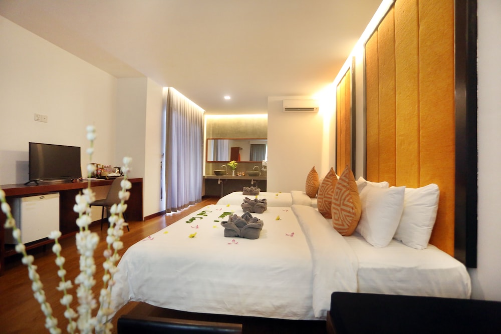 Central Corner D Angkor 27/75