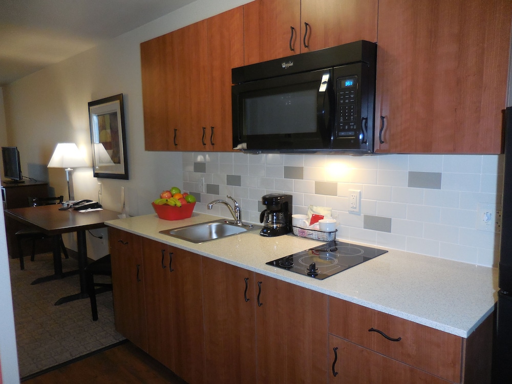 Ledgestone Hotel Vernal 59/63