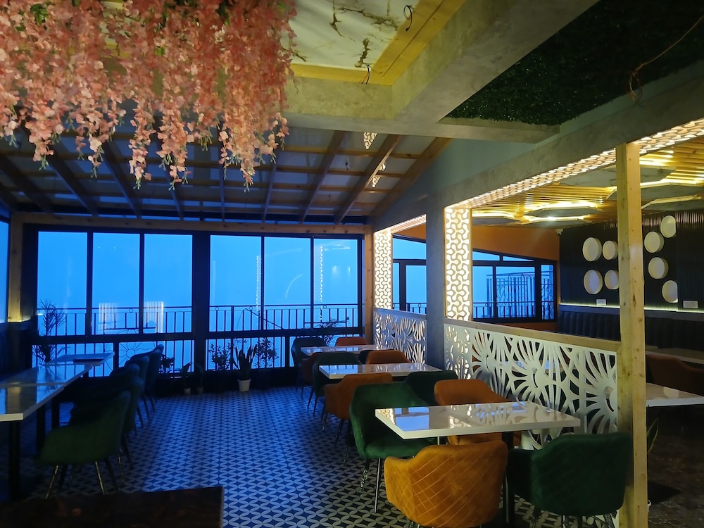 Hotel Grand Hill 24/29