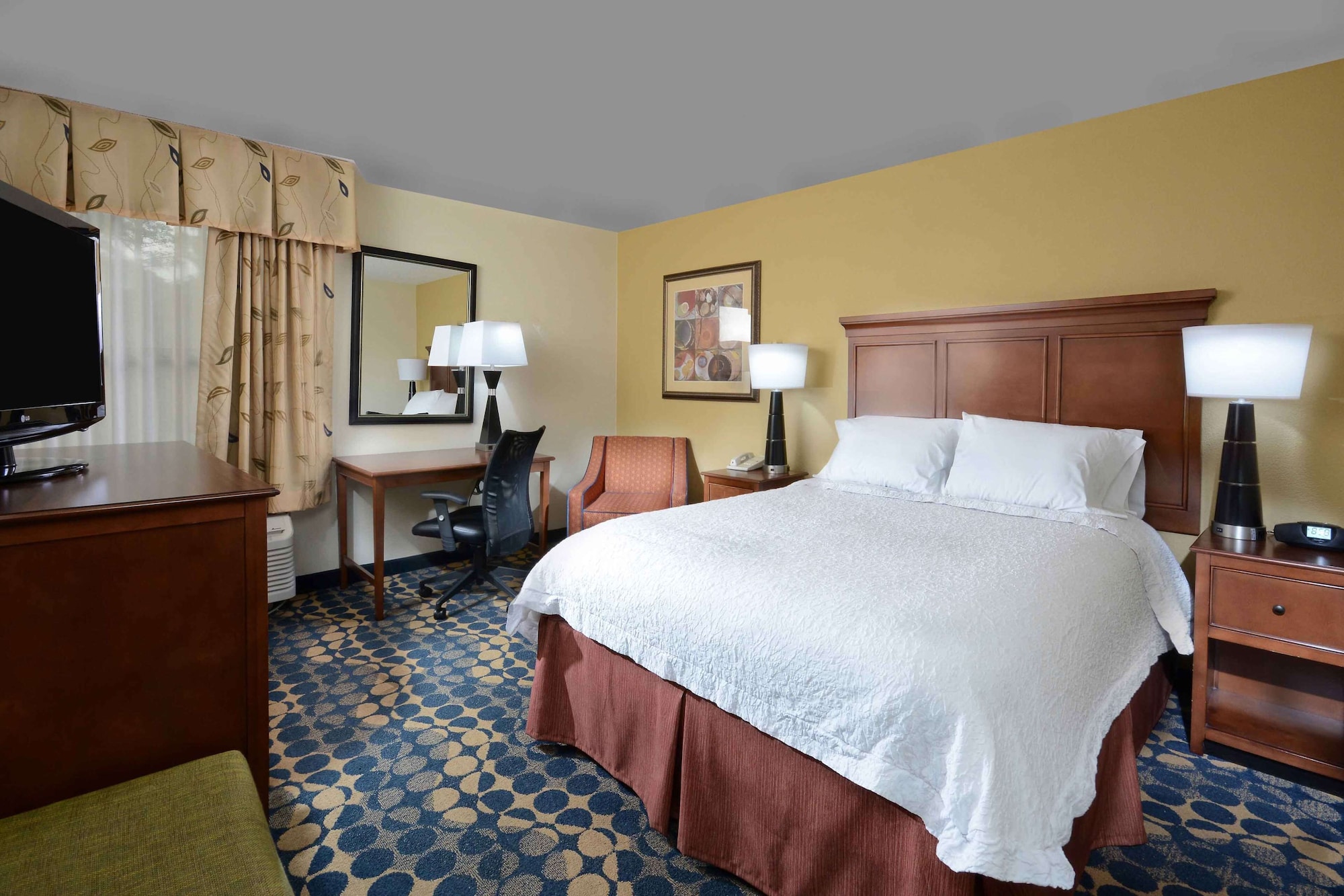 ROOM, QUEEN BED