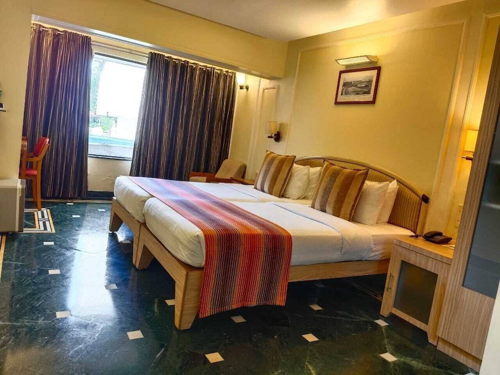 Hiltop Hotel 26/56