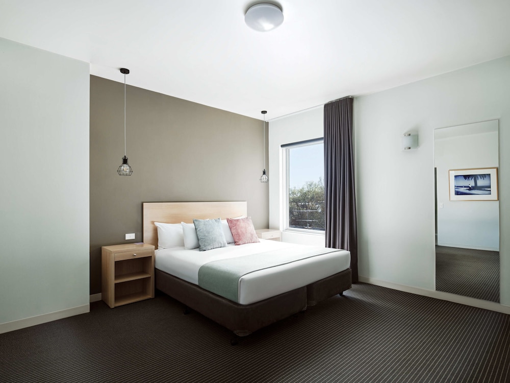 Novotel St Kilda 13/49