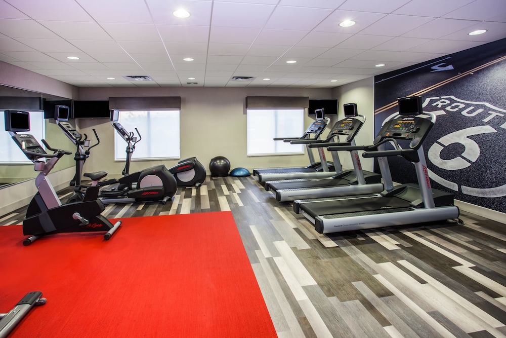 Holiday Inn Express Suites Litchfield West 30/56