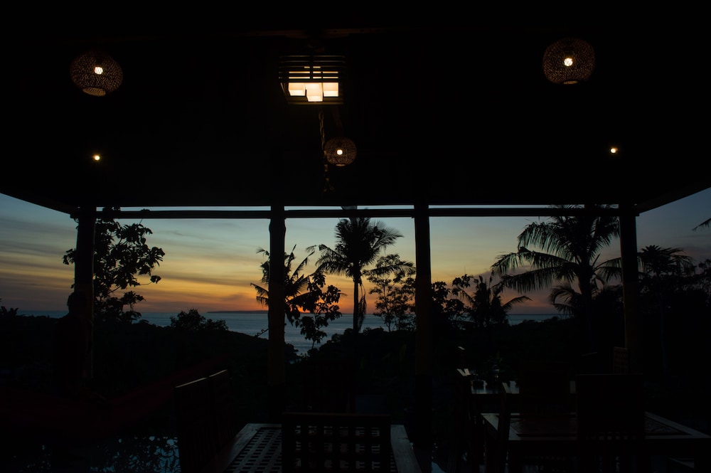 Penida Sunset Ocean View Bungalows 30/59