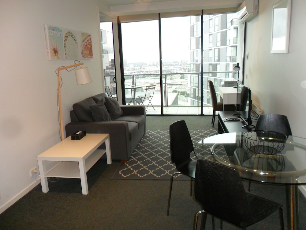 Akom Docklands 28/50