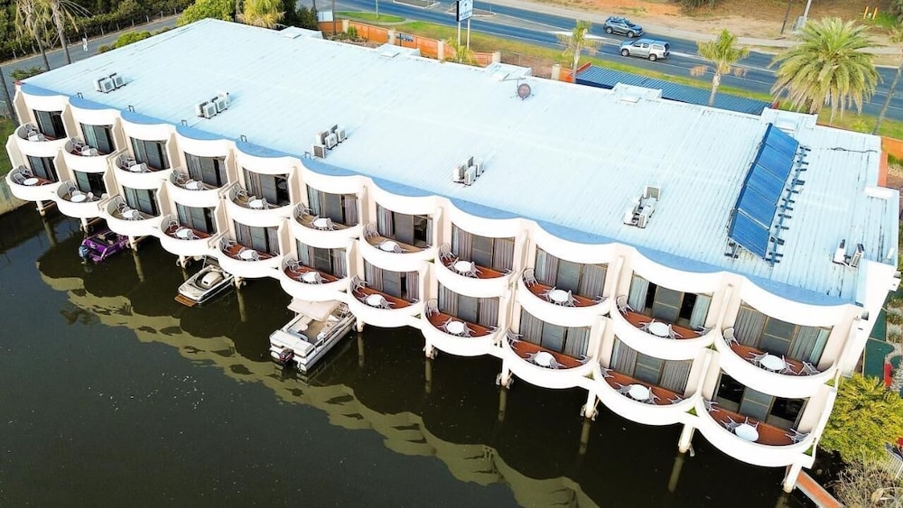 Lake Mulwala Boatel 42/50