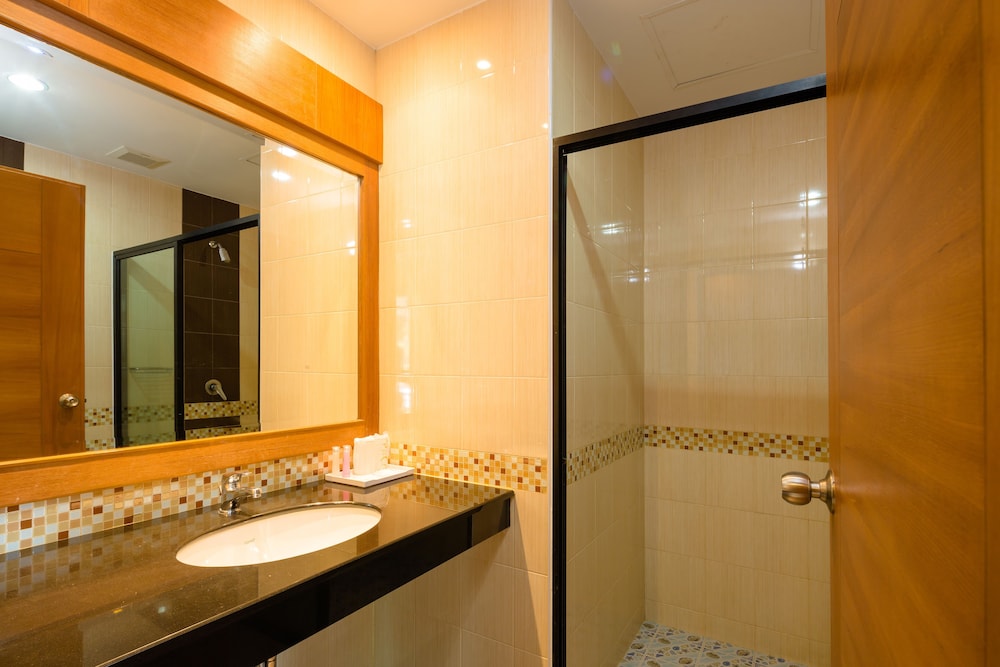 Sungthong Kamala Beach Resort 38/41