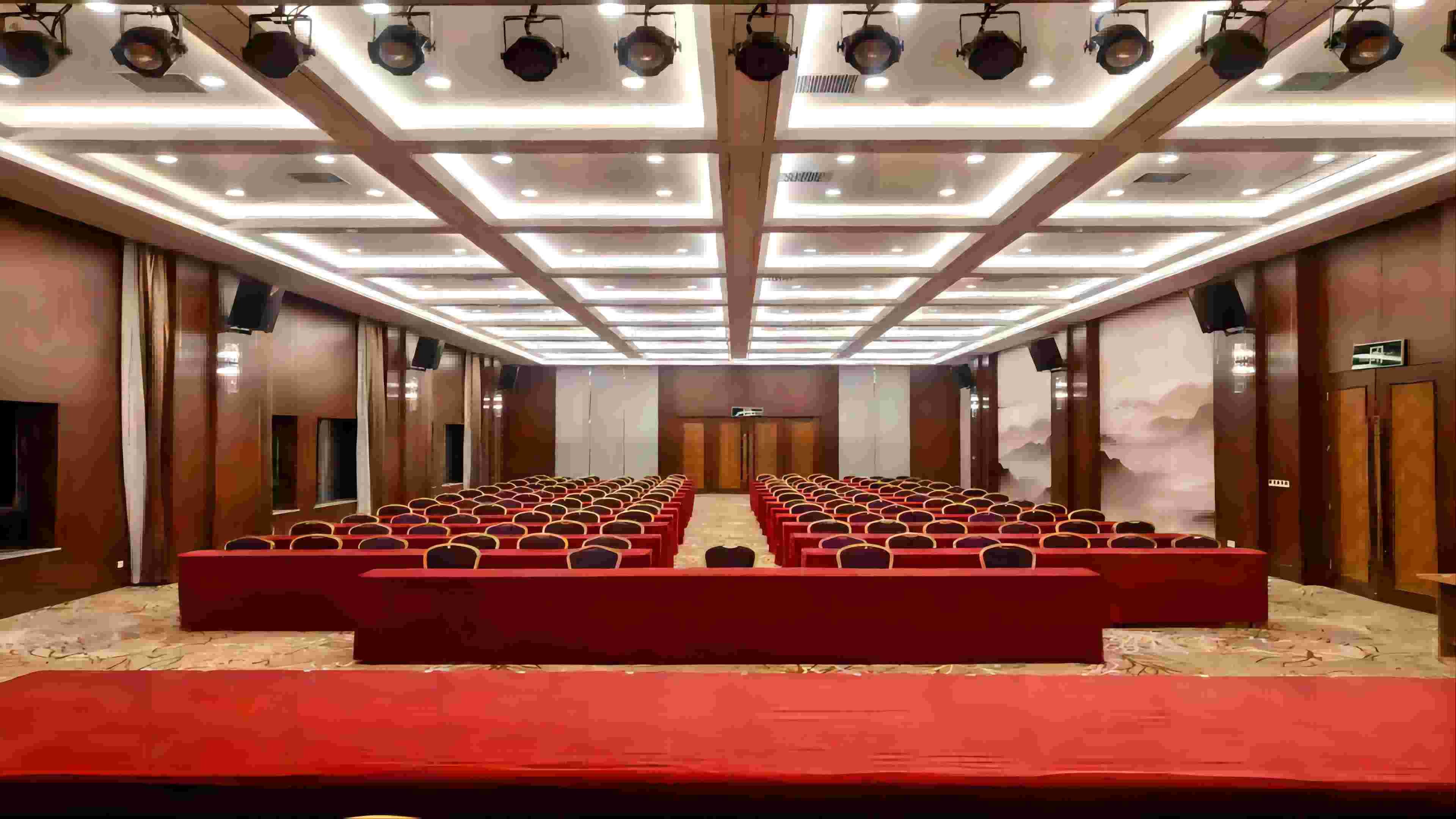 Holiday Inn Express Zhengzhou Airport 12/50