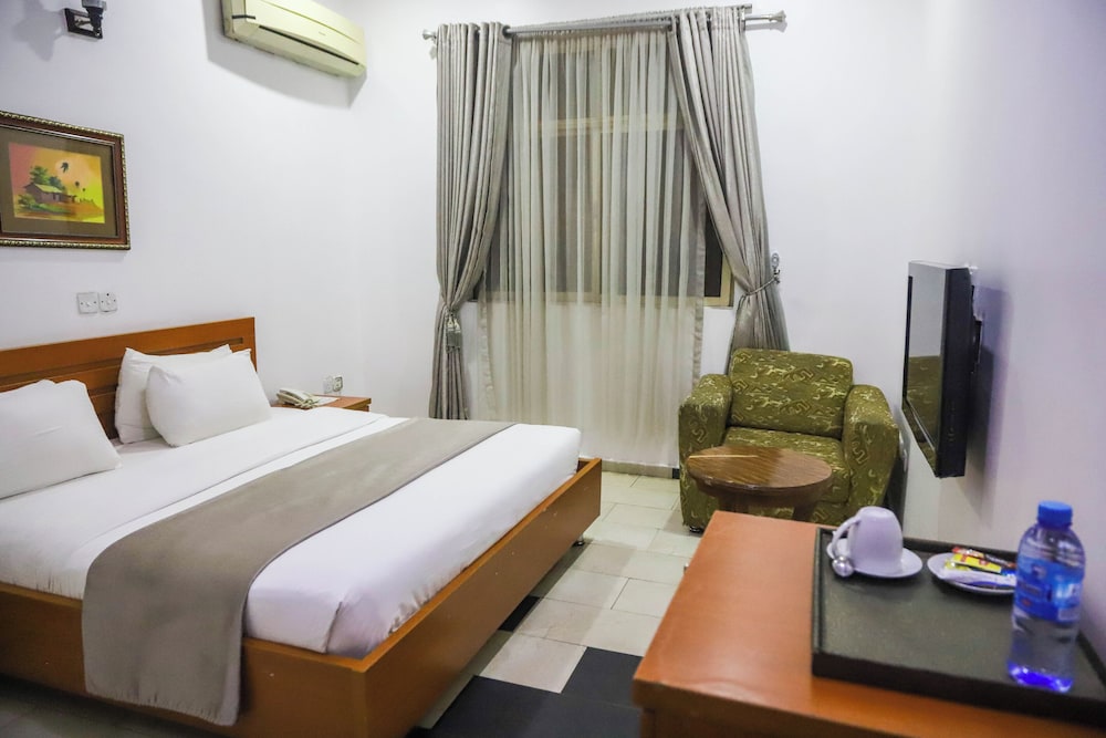 3j Apos S Hotel Ltd 18/64