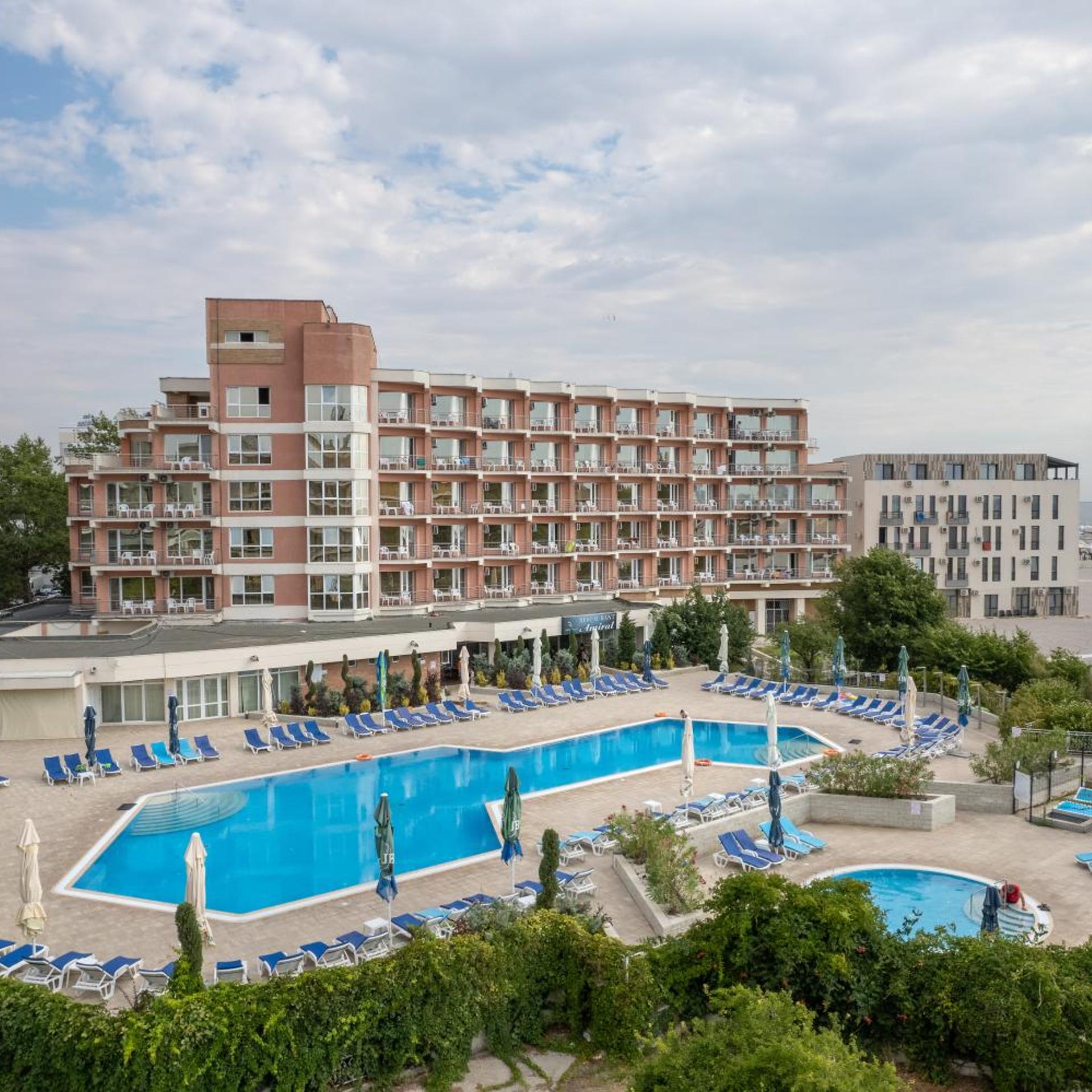 Amiral Hotel 3/55