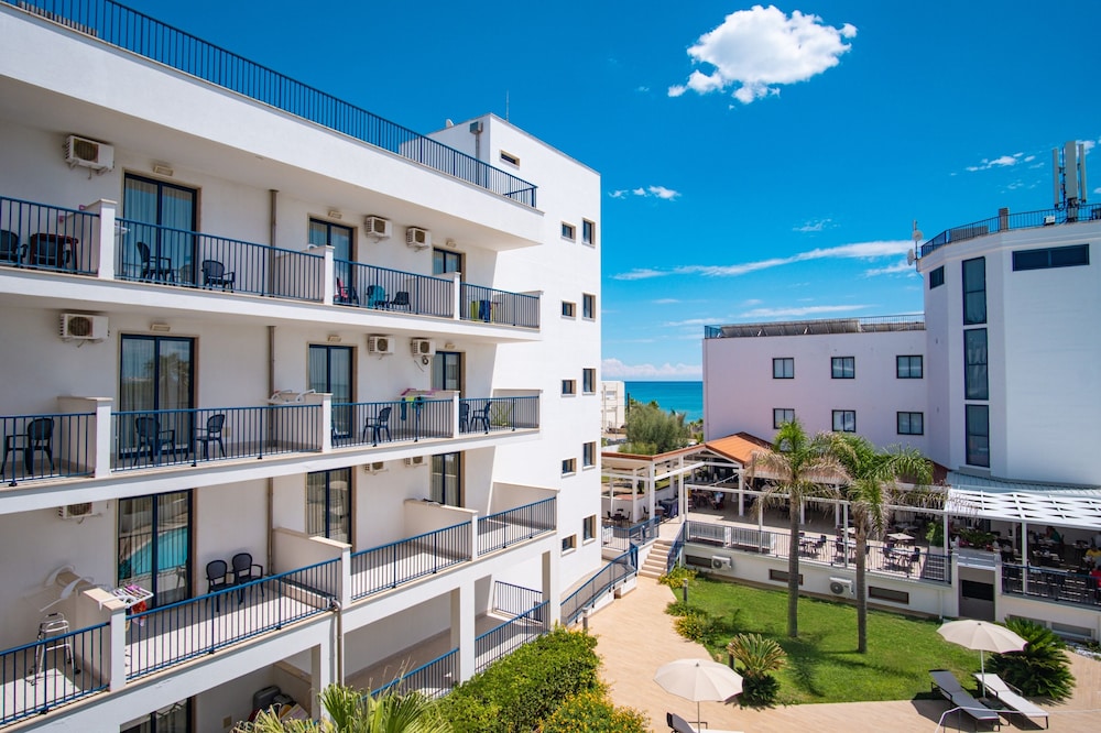 Tichos Greenblu Hotel in CASTELLANETA