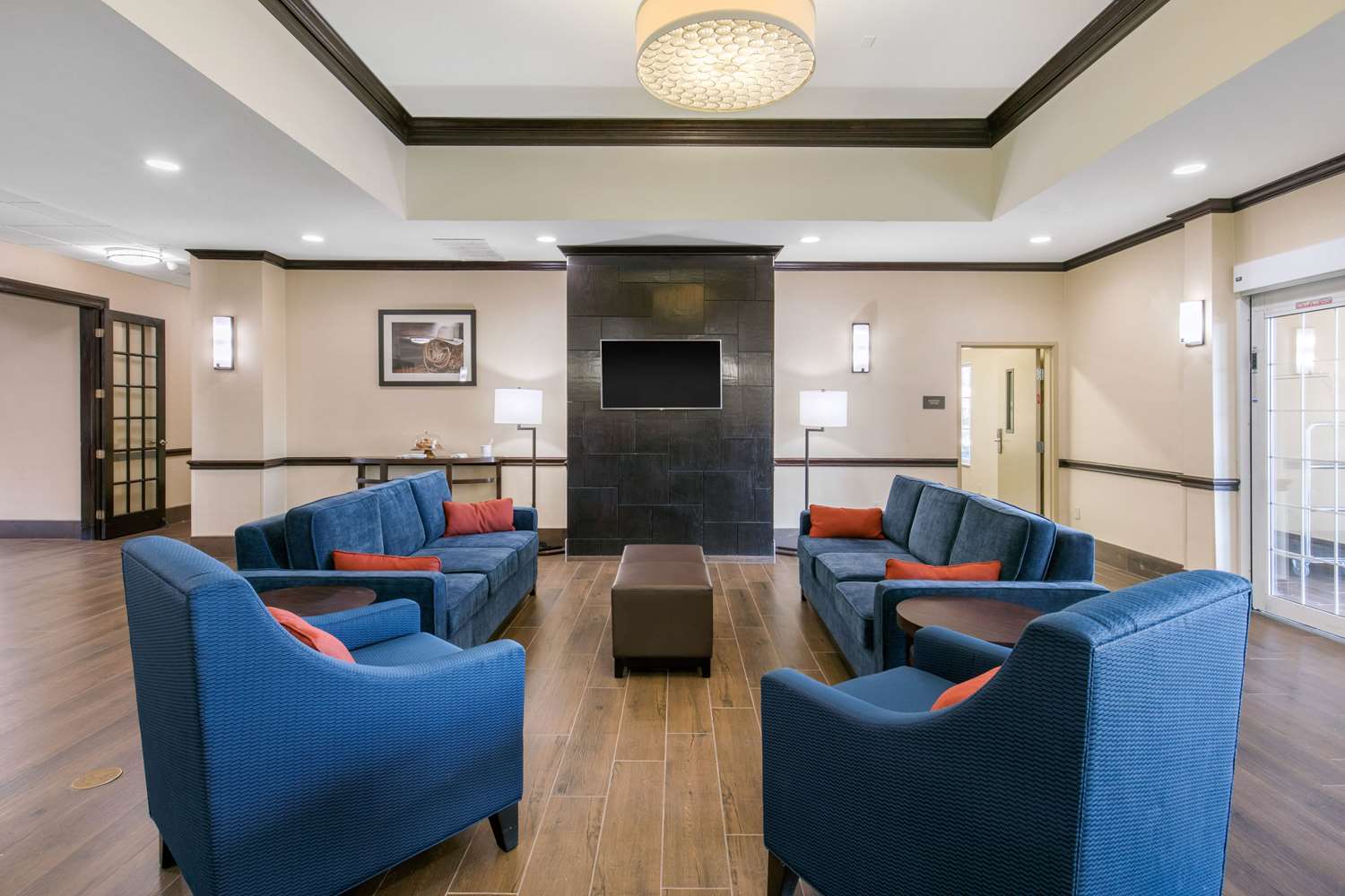 Comfort Inn and Suites Cedar Hill Duncanville 17/32