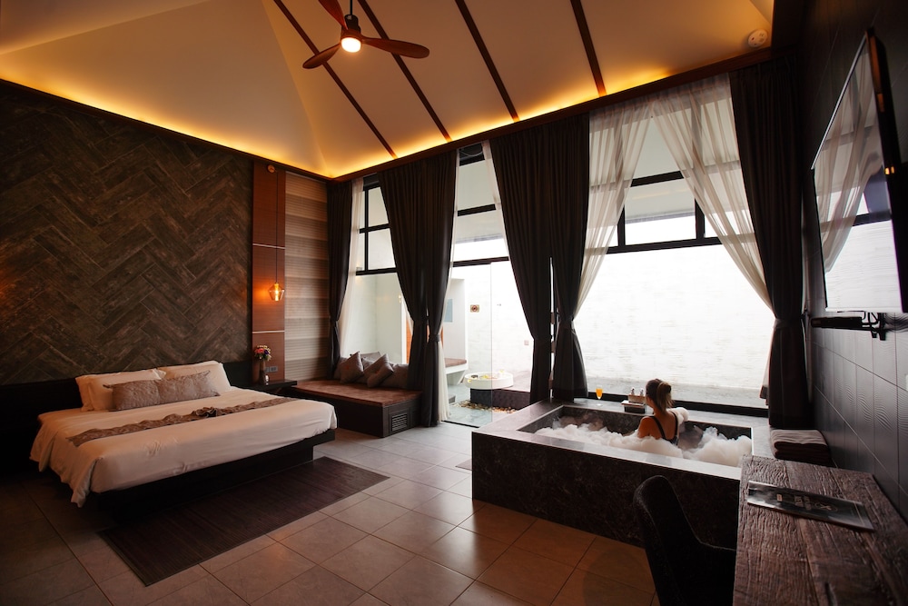 Arun Dara Villa 14/58
