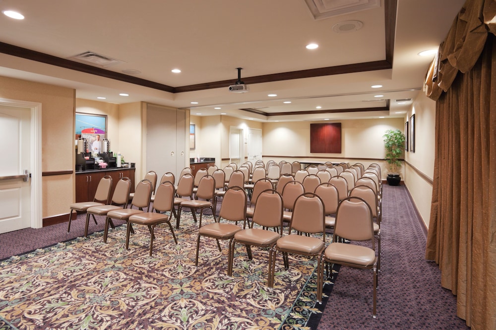 Staybridge Suites Lafayette Airport 50/63