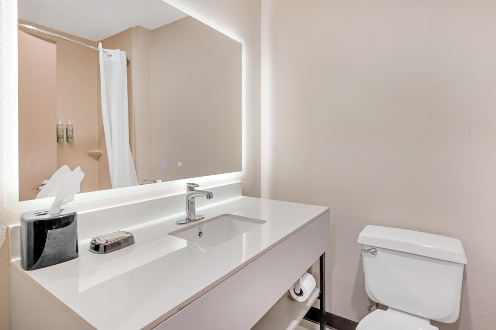 غرفة قياسية بسرير كينج مع أريكة، Best Western Forsyth - Decatur 5/6