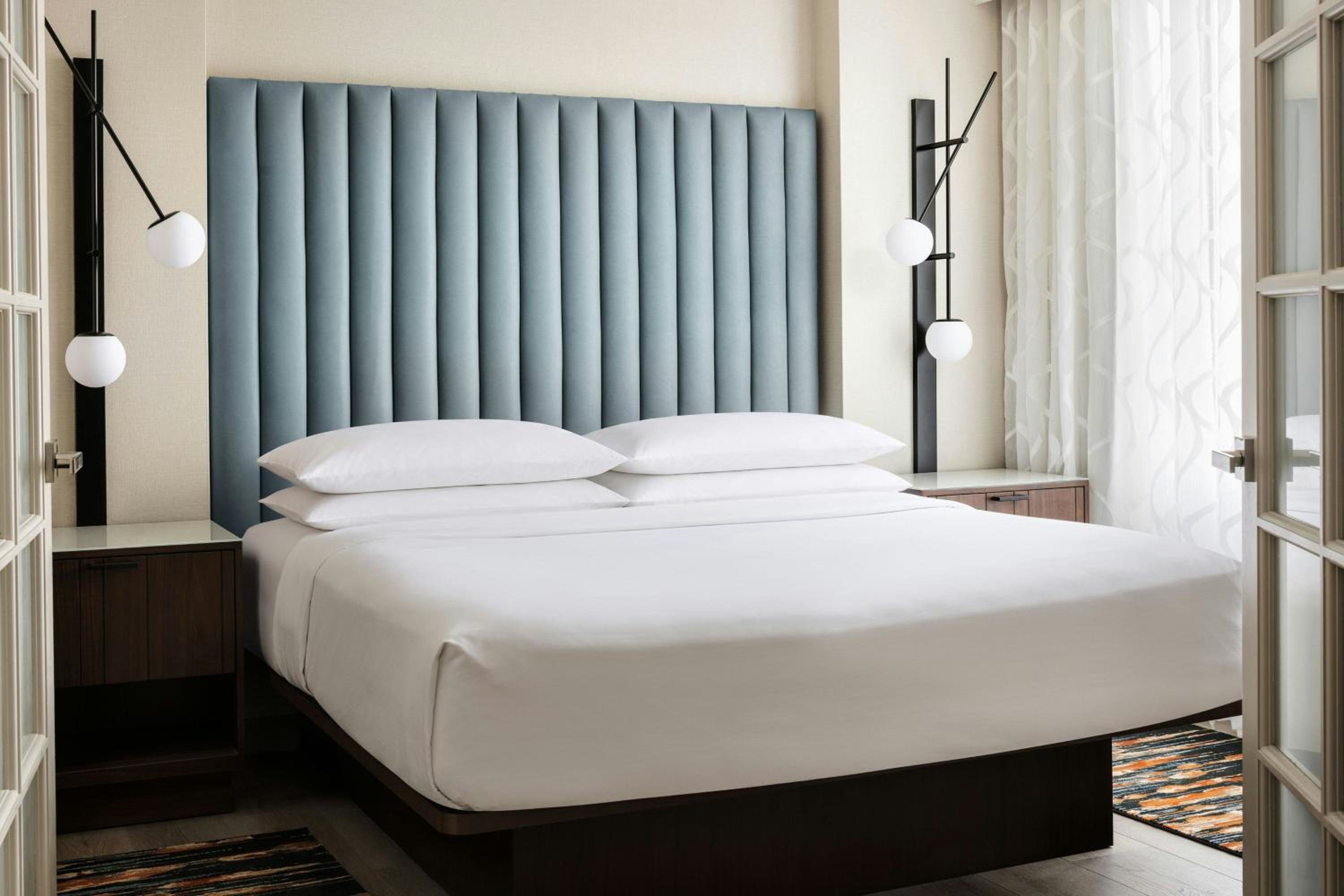 1 Bedroom, Suite, King Bed, King Murphy Bed, 2 Beds