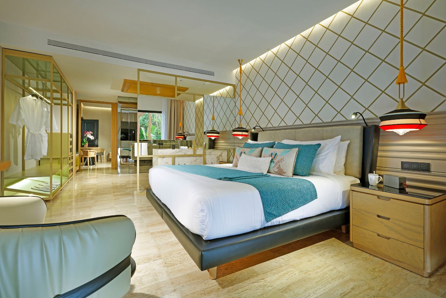 Suite, Pool Side