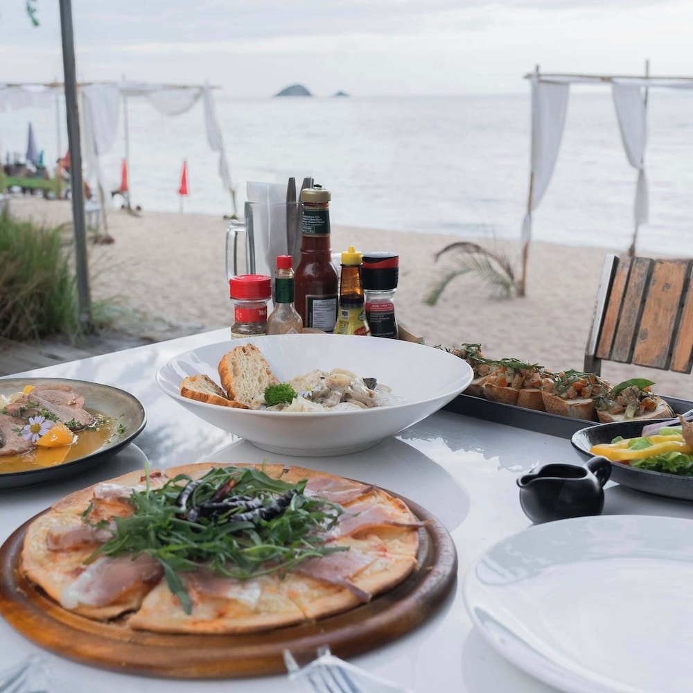 Sanae Beach Club 56/68