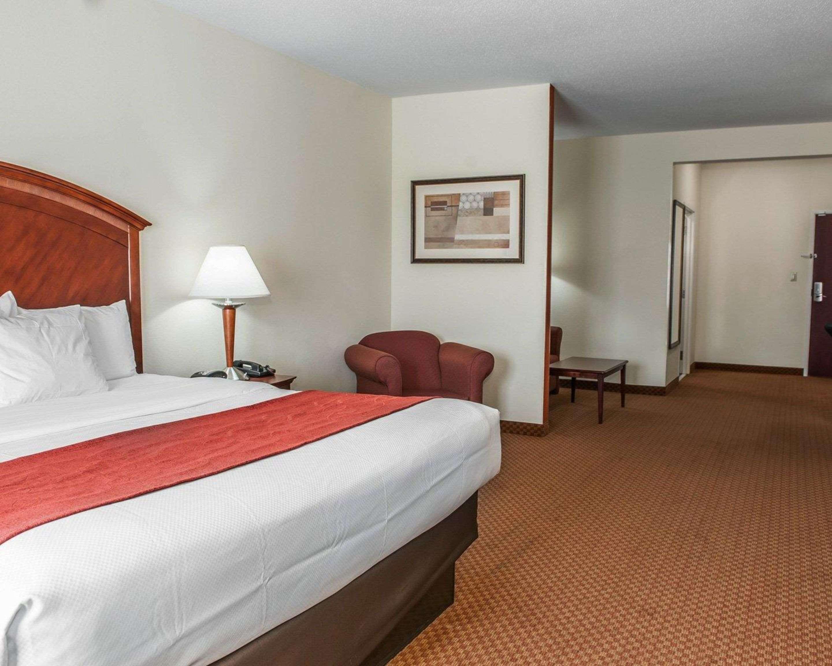 SUITE, KING BED, ACCESSIBLE