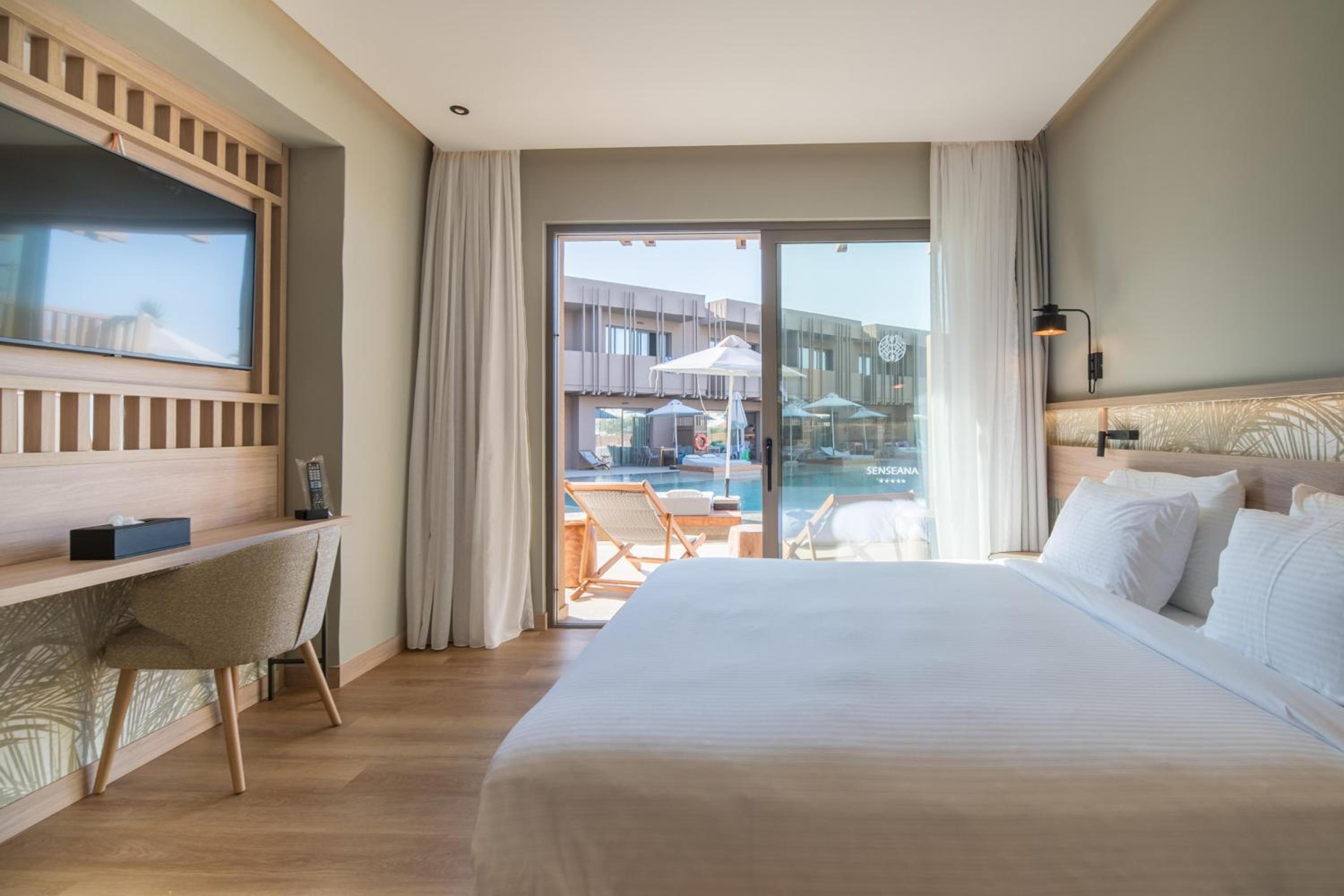 Petite, Suite, Pool Access