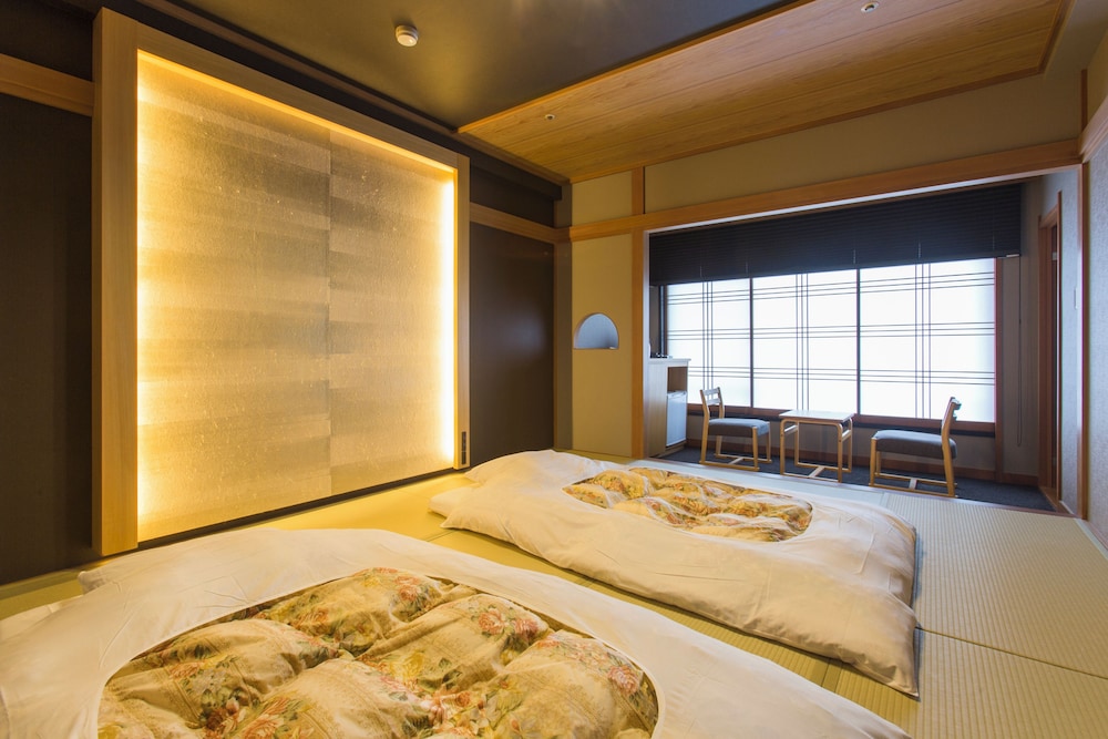 Japanese, Suite, 4 Futon Beds