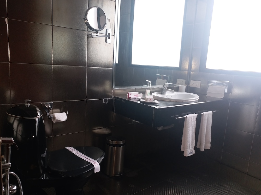 Jayamahal Palace Hotel 25/68