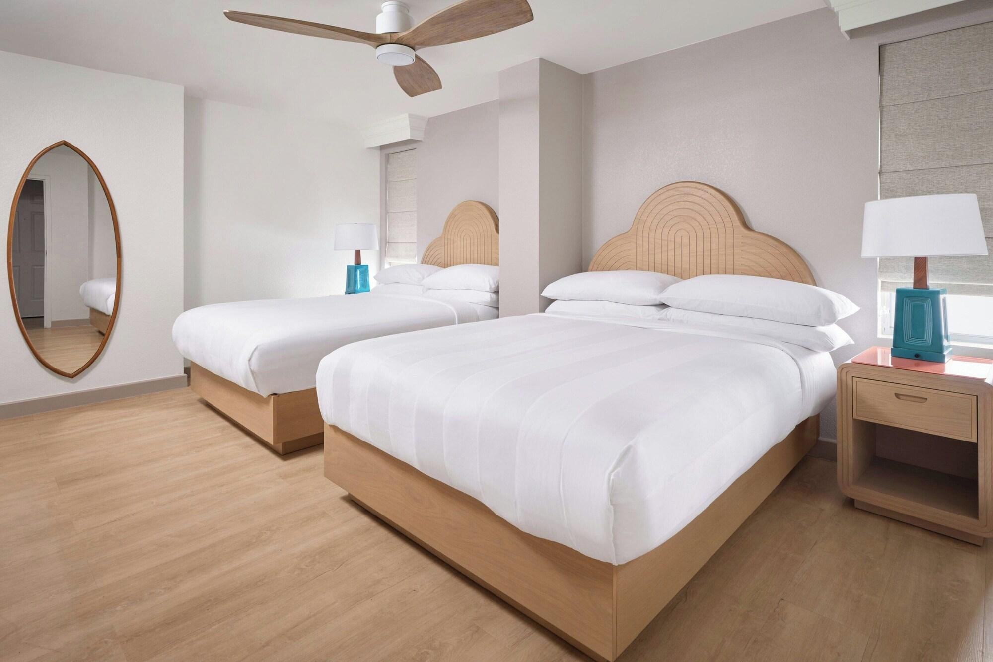 Room, Multiple Beds, Pool View, Balcony