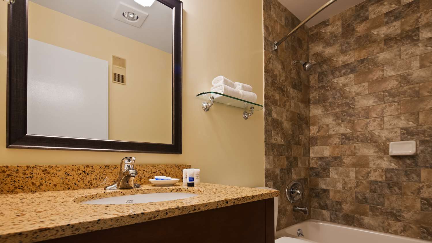 Best Western Plus Windjammer Inn & Conference Center 45/46
