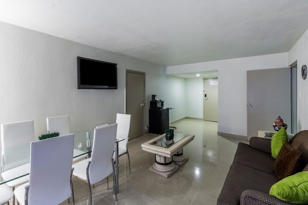 Clarion Inn Near McAllen Airport 26/44
