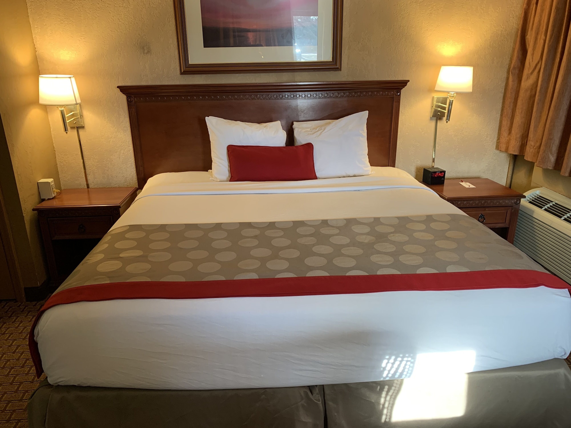 Room, King Bed, Jetted Tub, Exterior Entrance
