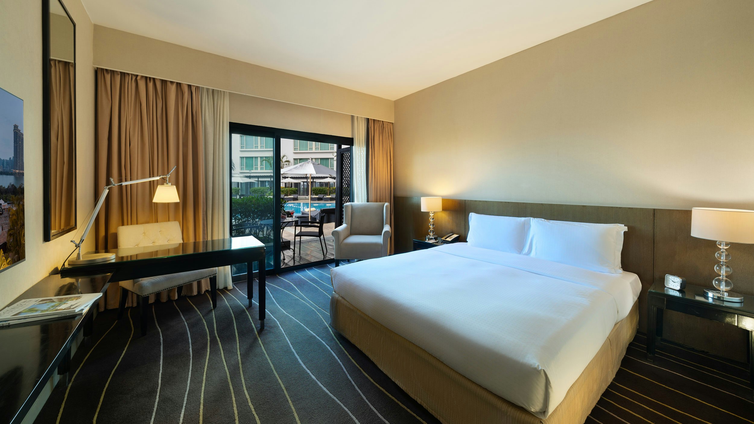 Deluxe, Cabana, King Bed