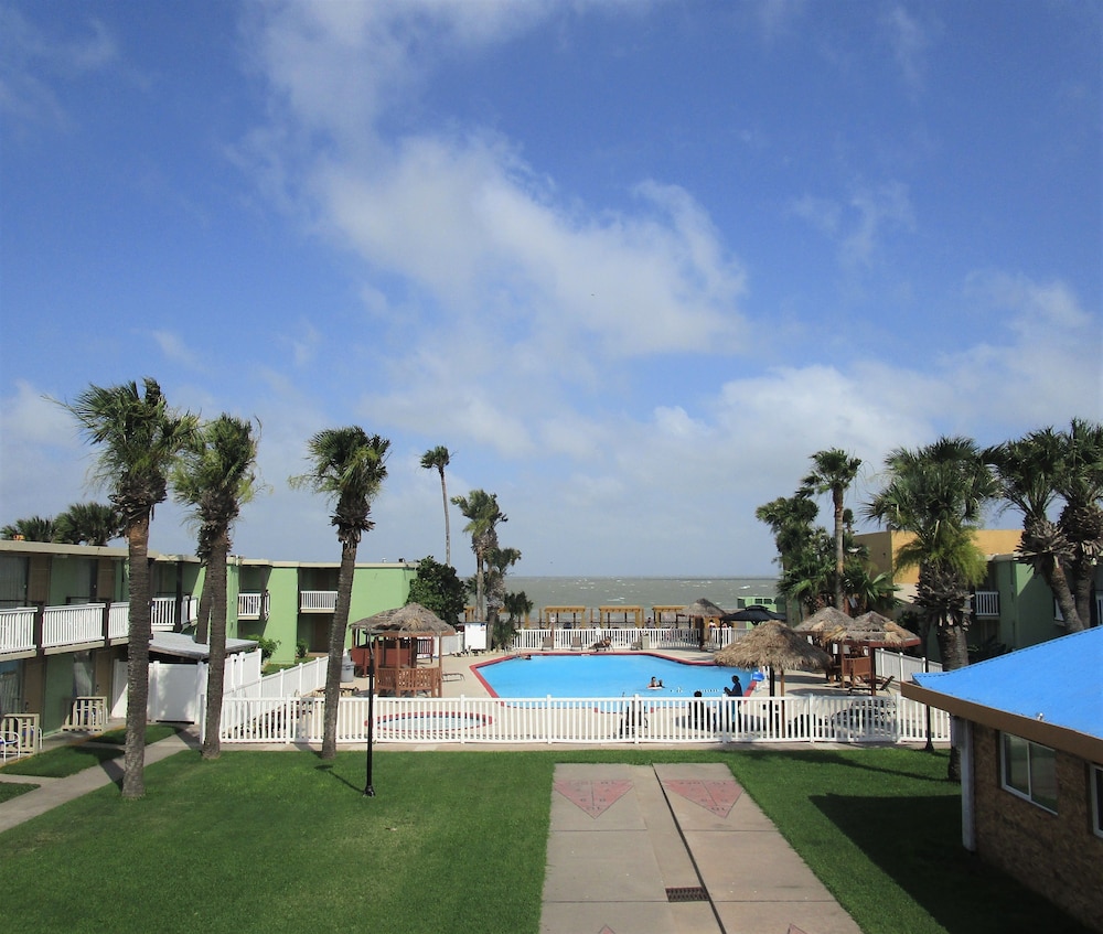 Quality Inn & Suites Corpus Christi Beachside 33/39