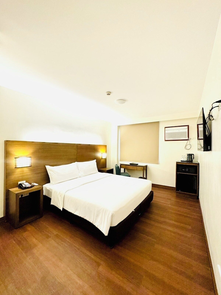 Pearl Lane Hotel 15/32