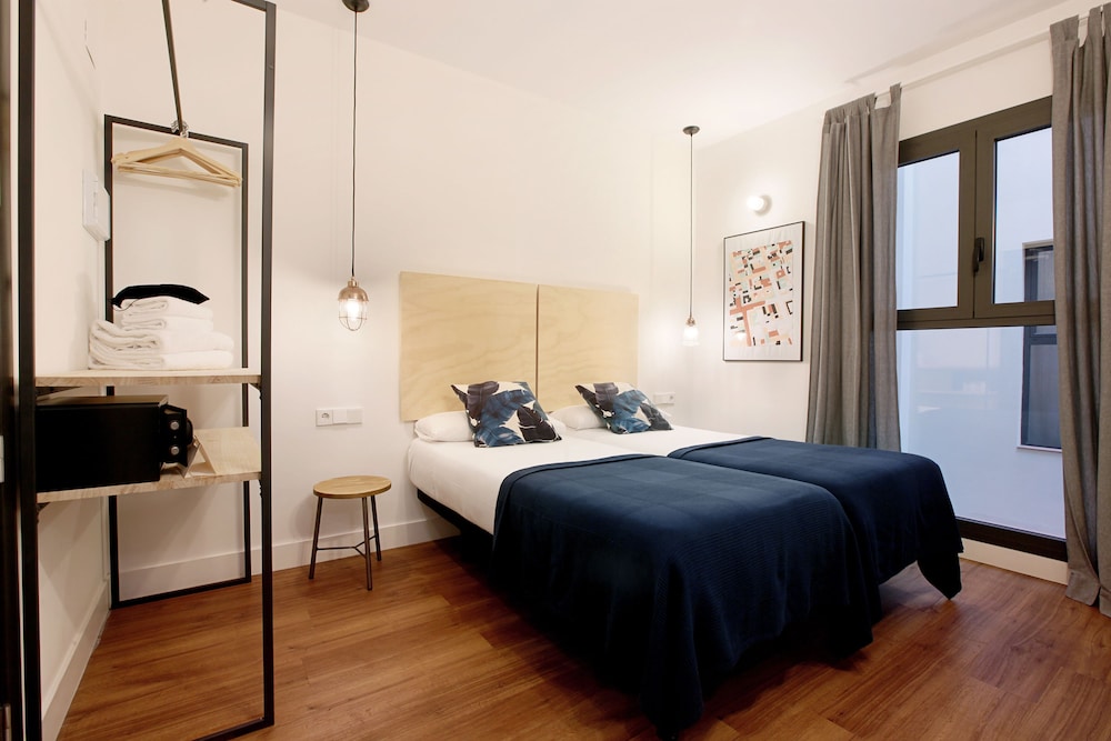 ROOM, TWIN BEDS, PATIO VIEW