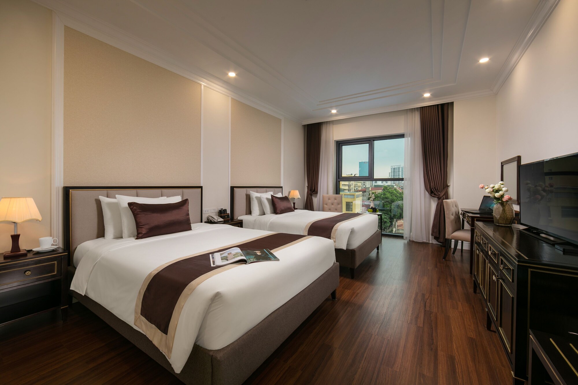 DELUXE, TWIN BEDS, CITY VIEW