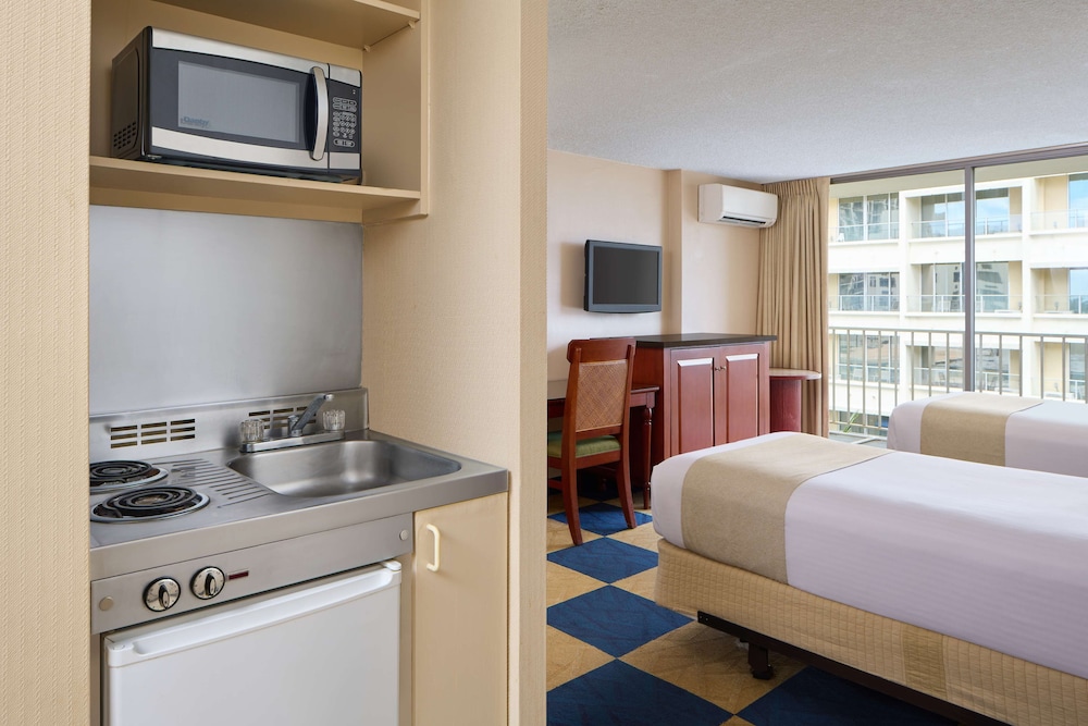جناح بسريرين منفصلين بغرفتي نوم بمطبخ صغير، Ewa Hotel Waikiki 4/4