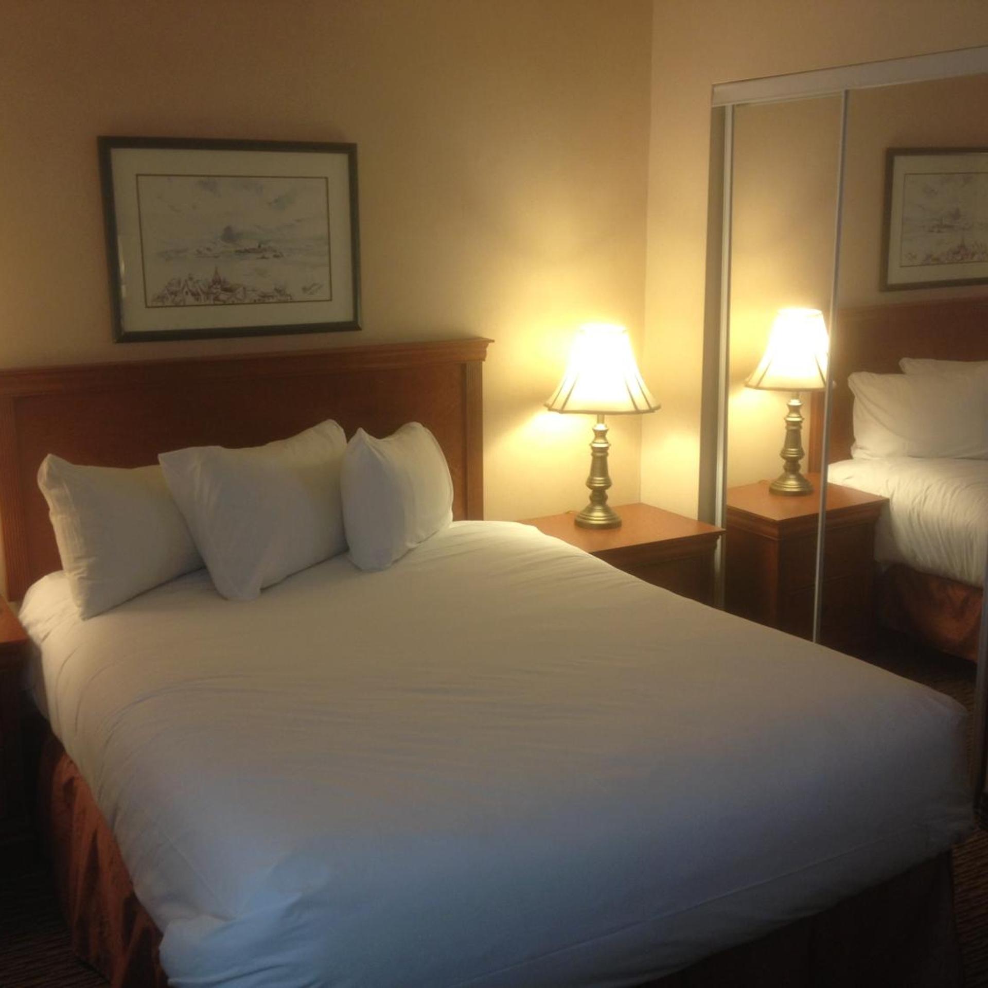 غرفة بسرير كينج وسرير كوين، Hotel Chrome Montreal Centre Ville 3/4